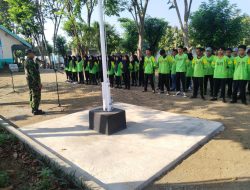 Tanamkan Kedisiplinan, Babinsa Desa Pacekulon Latih PBB Siswa SMA PGRI Pace