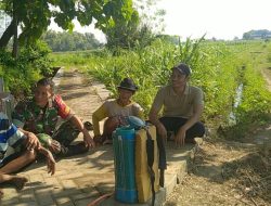 Ciptakan Situasi Yang Baik Dengan Warganya Babinsa Koramil 0810/03 Loceret Melaksanakan Komunikasi Sosial.