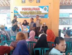 Babinsa Koramil Loceret Laksanakan Pendampingan Pembagian BLT Dana Desa