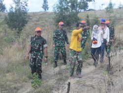 Dandim 1621/TTS Dampingi TIM Dari Pusterad Dan TIM Dari Pupuk Indonesia Meninjau Lahan Perkebunan Di Desa Oebaki Kabupaten TTS