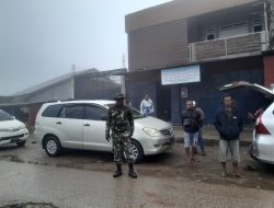 Babinsa Koramil 03 Mollo Utara Serda Agusthinus Himbau Masyarakat Pada Saat Musim Kabut Tebal Di Mollo Utara