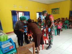 Babinsa Koramil 03/Mollo Utara Ikut Serta Dalam Menyukseskan Pelaksanaan Pekan Imunisasi Nasional (PIN) Di Wilayah Teritorial