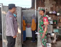 Babinsa Koramil 0810/10 Tanjunganom Dampingi Bidan Desa Laksanakan Pemberantasan Jentik Nyamuk