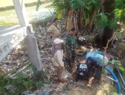 Melalui Program Pompanisasi, Babinsa Koramil 18 Ngetos Terjun Langsung Bantu Petani Mengairi Sawah