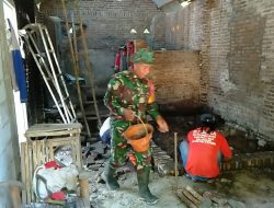 Selalu Hadir Di Hati Rakyat || Babinsa Nganjuk Melakukan Bedah Rumah Rumah Tidak Layak Huni (RTLH)