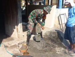 Babinsa Koramil 0810/06 Bantu Rehab Rumah Warga Binaan Wujud 8 Wajib TNI