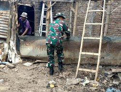 Ringankan Beban Warga, Babinsa Koramil 0810/03 Loceret Bantu Warga Merenovasi Rumah Warga Binaan