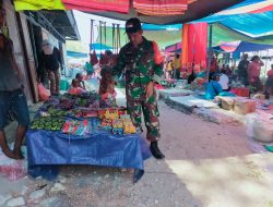 Komsos Di Pasar Tradisional Panite, Babinsa Koramil 05 Panite Himbau Pedagang Dan Pengunjung Agar Jaga Kebersihan Pasar