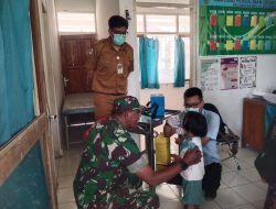 Bentuk Sinergitas TNI-AD Babinsa Kodim 1621 TTS Dampingi Tim Kesehatan Puskesmas Siso Dalam Rangka Pekan PIN Polio Tahap II