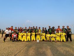 Sehat Dan Dekat Dengan Rakyat Anggota Kodim 0810/Nganjuk Bertanding Sepak Bola