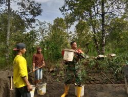 Babinsa Pelopor Gotong Royong Kerja Bhakti Desa Keweden Nganjuk