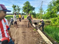 Babinsa Desa Sukosari Inisiasi Kegiatan Karya Bhakti Pembersihan Lingkungan
