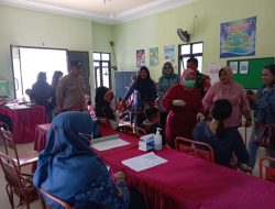 Babinsa Koramil 0803/11 Geger Aktif Dampingi Kegiatan Posyandu di Desa Kertobanyon