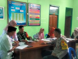 Babinsa Desa Wayut Laksanakan Komsos untuk Pendataan Lansia dan Balita.
