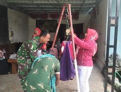 Babinsa Koramil 0810/03 Loceret Melaksanakan Kegiatan Pendampingan Posyandu Balita.