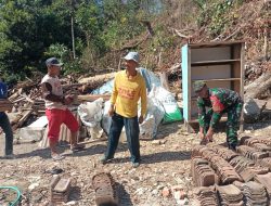Wujud Kedekatan Nyata, Babinsa Koramil 14/Gondang Bantu Warga Bangun Rumah