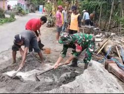 Babinsa Desa Kedungjati Laksanakan Kerja Bakti Pembersihan Saluran Irigasi