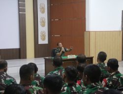 Dandim 0803/Madiun Berikan Jam Komandan, Tekankan Netralitas Menjelang Pilkada 2024