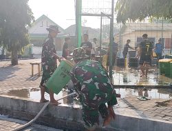 Babinsa Lengkong Bersama Remaja Masjid Desa Binaan Kerja Bakti Membersihkan Masjid.