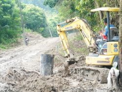 Alat Berat Sangat Membantu Dalam Proges Pelebaran Jalan TMMD 124 Dim 0810/Nganjuk.