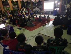Bangkitkan Rasa Nasionalisme, Satgas TMMD 124 Kodim Nganjuk Ajak Warga Nobar Film Dokumenter Perjuangan Jenderal Besar Sudirman