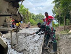 TMMD 124 || Danramil 13 Lengkong Terjun Langsung Saat Pengecoran Berlangsung.