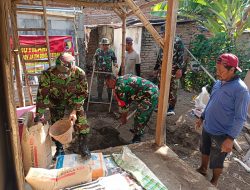 Babinsa Bantu Bangun Rumah Warga Tidak Layak Huni, Wujudkan Kemanunggalan TNI dengan Rakyat