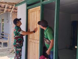 Babinsa Koramil 0810/19 Jatikalen Bantu Pembangunan Rumah RTLH di Desa Jatikalen