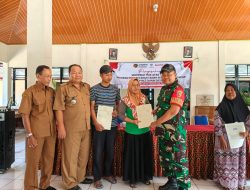 Babinsa Koramil 0810/15 Rejoso Dampingi Penyerahan Sertifikat Tanah Program PTSL di Desa Musir Lor