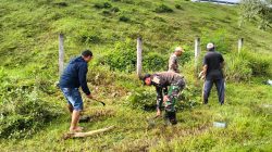 Babinsa Koramil 0810/08 Baron Bersama Warga Laksanakan Kerja Bakti Bersihkan Lingkungan