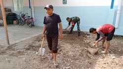 Babinsa Koramil 0810/02 Bagor Bersama Warga Gotong Royong Bersihkan Lingkungan Desa Kutorejo