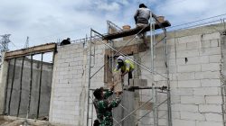 Babinsa Desa Tembarak Laksanakan Pendampingan Pembangunan Gerai Koperasi Merah Putih KDKMP