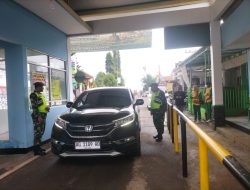 BANINSA KORAMIL 0810/18 NGETOS’ MELAKSANAKAN PENGAMAN DI OBYEK WISATA SEDUDO.