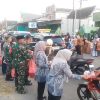 Koramil 0810/15 Rejoso Berkolaborasi Dengan SLB Tunas Bakti Gelar Bakti Takjil Kepada Para Pengguna Jalan