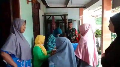 Perkuat Kemanunggalan TNI-Rakyat, Babinsa Desa Getas Dampingi Pengecekan Kesehatan Lansia