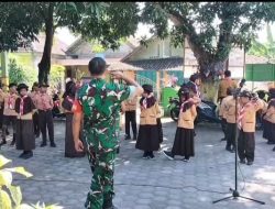 Babinsa Koramil 0810/08 Baron Laksanakan Binwanwil Melalui Pembinaan Disiplin dan PBB di SDN 1 Katerban