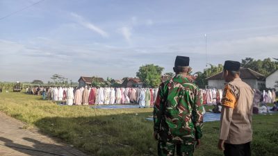 BABINSA KORAMIL BARON SELALU DI TENGAH TENGAh MASYARAKAT DALAM SEGALA HAL APAPUN