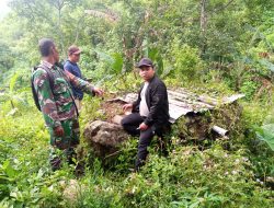 BABINSA KORAMIL 0810/18 NGETOS BERSAMA WARGA CEK SUMBER MATA AIR DI LERENG GUNUNG WILIS