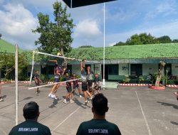 Olahraga Bersama Kodim 0810/Nganjuk dan Yonif TP 933/Macan Wilis Pererat Sinergitas dan Kebersamaan