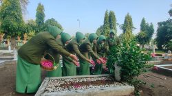 Persit Kartika Chandra Kirana Cabang XXIII Kodim 0810/Nganjuk Laksanakan Ziarah dan Tabur Bunga di TMP Yudha Pralaya Peringati HUT ke-80