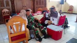 WUJUD KEPEDULIAN TERHADAP SESAMA, ANGGOTA KORAMIL 0810/15 REJOSO LAKSANAKAN DONOR DARAH DI PENDOPO KECAMATAN REJOSO