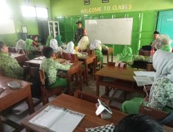 Tanamkan Rasa Cinta Tanah Air Sejak Dini, Babinsa Koramil 0810/15 Rejoso Berikan Materi Wasbang di SDN 1 Mlorah