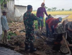 Babinsa Koramil 0810/10 Tanjunganom Monitoring Pembangunan KDKMP di Desa Demangan