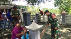 GANDENG WARGA, BABINSA DESA SEKARPUTIH GELAR KARYA BAKTI PEMBERSIHAN AREA PUNDEN