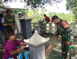 GANDENG WARGA, BABINSA DESA SEKARPUTIH GELAR KARYA BAKTI PEMBERSIHAN AREA PUNDEN