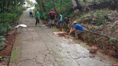 Babinsa Desa kweden Jadi Motifator Dan Penggerak Bagi Masyarakat Untuk Peduli Lingkungan