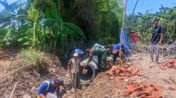 Babinsa Desa Rejoso Laksanakan Kerja Bakti Pemasangan Gorong-Gorong di Wilayah Binaan