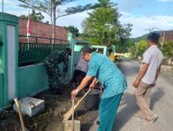 BABINSA KORAMIL 0810/20 NGLUYU BERSAMA WARGA BERSIHKAN LINGKUNGAN, CIPTAKAN HIDUP SEHAT