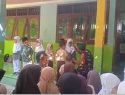 Babinsa Ngumpul Koramil 0810/02 Bagor Kenalkan Wawasan Kebangsaan kepada Anak-Anak TK