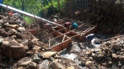 TNI dan Warga Bangun Jembatan Garuda, Akses Desa Suru Kini Lebih Lancar